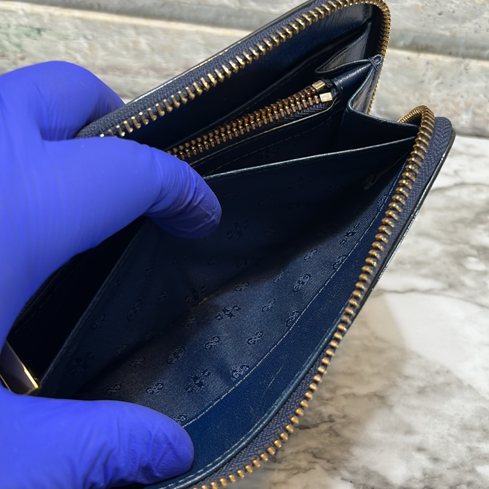 Tory Burch Midnight Blue Patent Leather Zip Continental Wallet Tory Logo GUC - Picture 11 of 13
